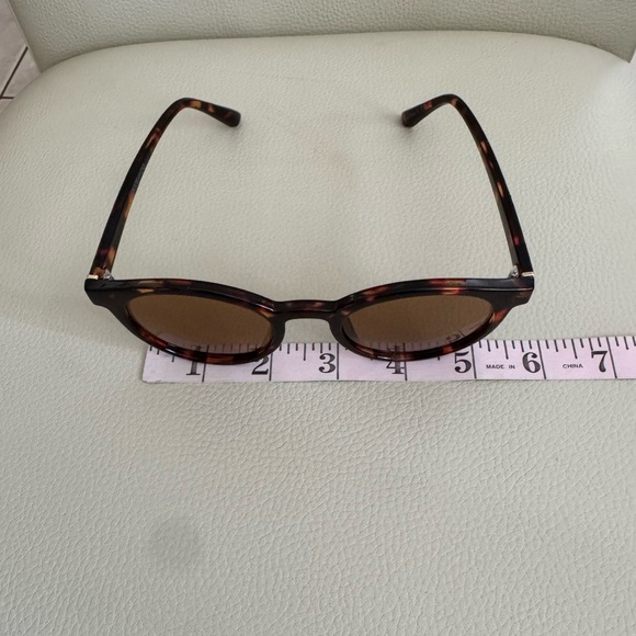 NWOT Frye and Co Stylish Tortoise Shell Sunglasses for Women. MSRP $70 main image 5